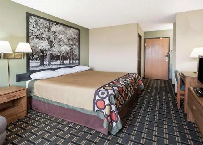Super 8 By Wyndham Hotel 2*