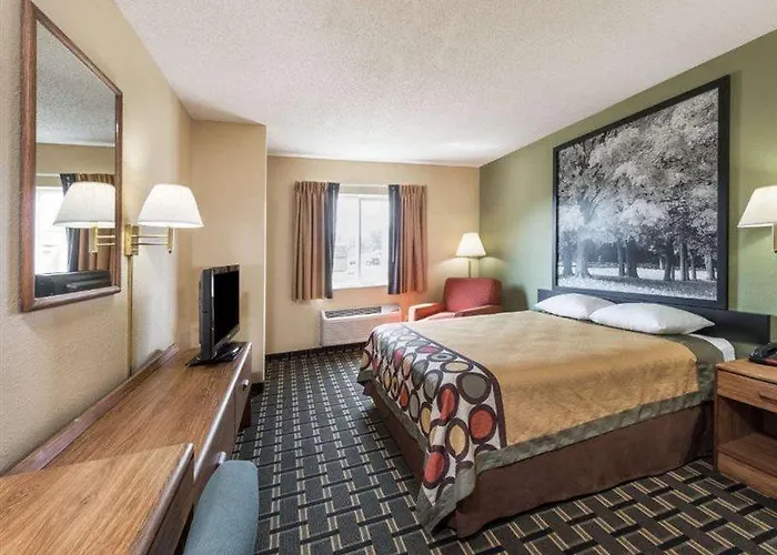 Super 8 By Wyndham Greenville