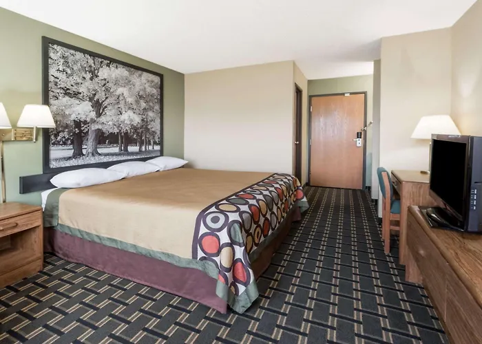Super 8 By Wyndham Hotel 2*