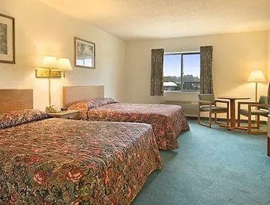 Super 8 By Wyndham Hotel 2*